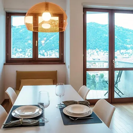 Bird's Eye View - By Myhomeincomo Apartmán